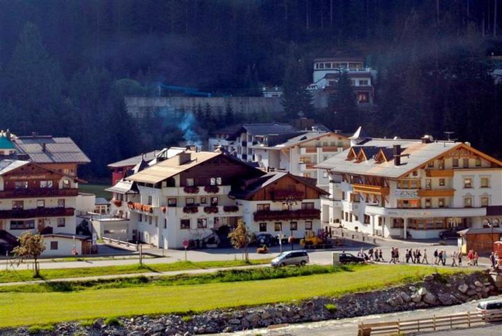 Hotel Kristall B&B Ischgl Kültér fotó