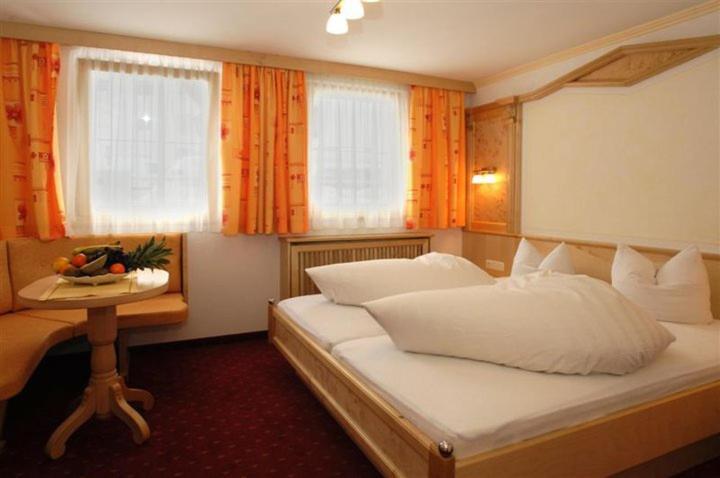 Hotel Kristall B&B Ischgl Kültér fotó