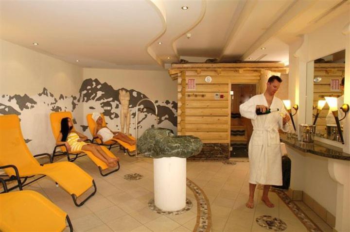Hotel Kristall B&B Ischgl Kültér fotó